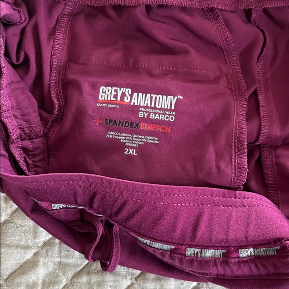 Greys Anatomy Scrub set! - Picture 3 of 6